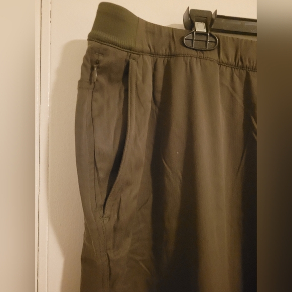 The North Face Green Chinos with Relaxed Fit and Full Length - Picture 2 of 9